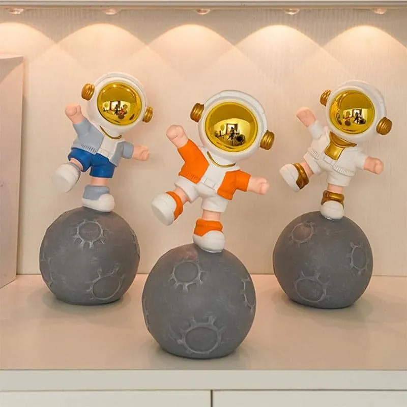 Moon Land Astro Kid Showpiece - Silver